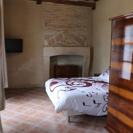 Domaine De La Touche Mosnay Bed & Breakfast Exterior photo