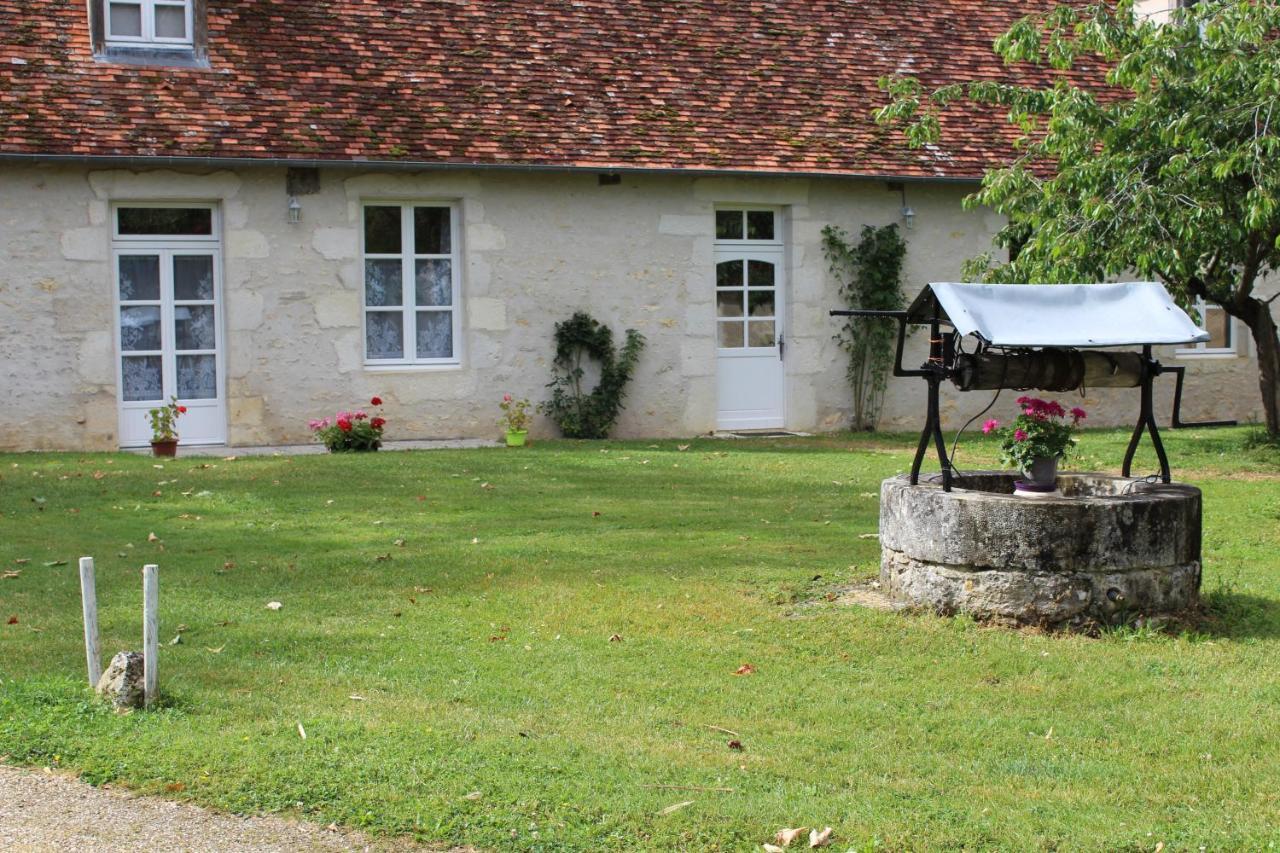 Domaine De La Touche Mosnay Bed & Breakfast Exterior photo